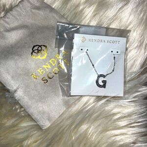 MOVING SALE Kendra Scott Letter G Pendant Necklace in Silver